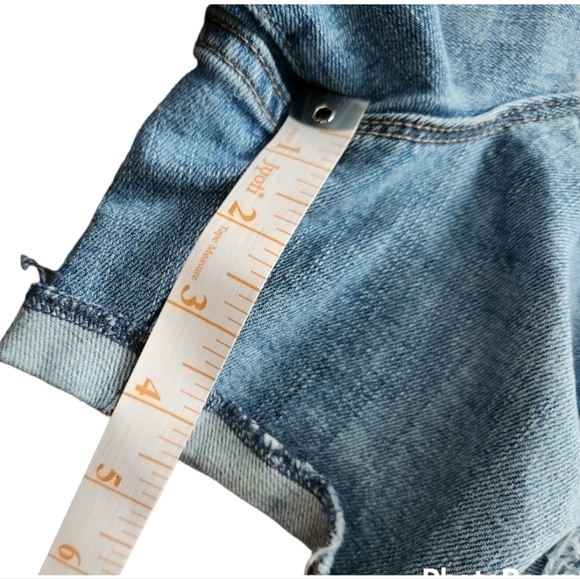 Old Navy Boyfriend Distressed Jean Shorts 6 - Picture 4 of 6